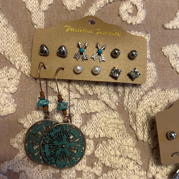 12 Pair of Silver and colorful earrings - Picture 4 of 5